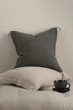 Outlet Ellos Home Pudebetræk Candice Tassel af vasket hør, 50x50 cm Gråsort