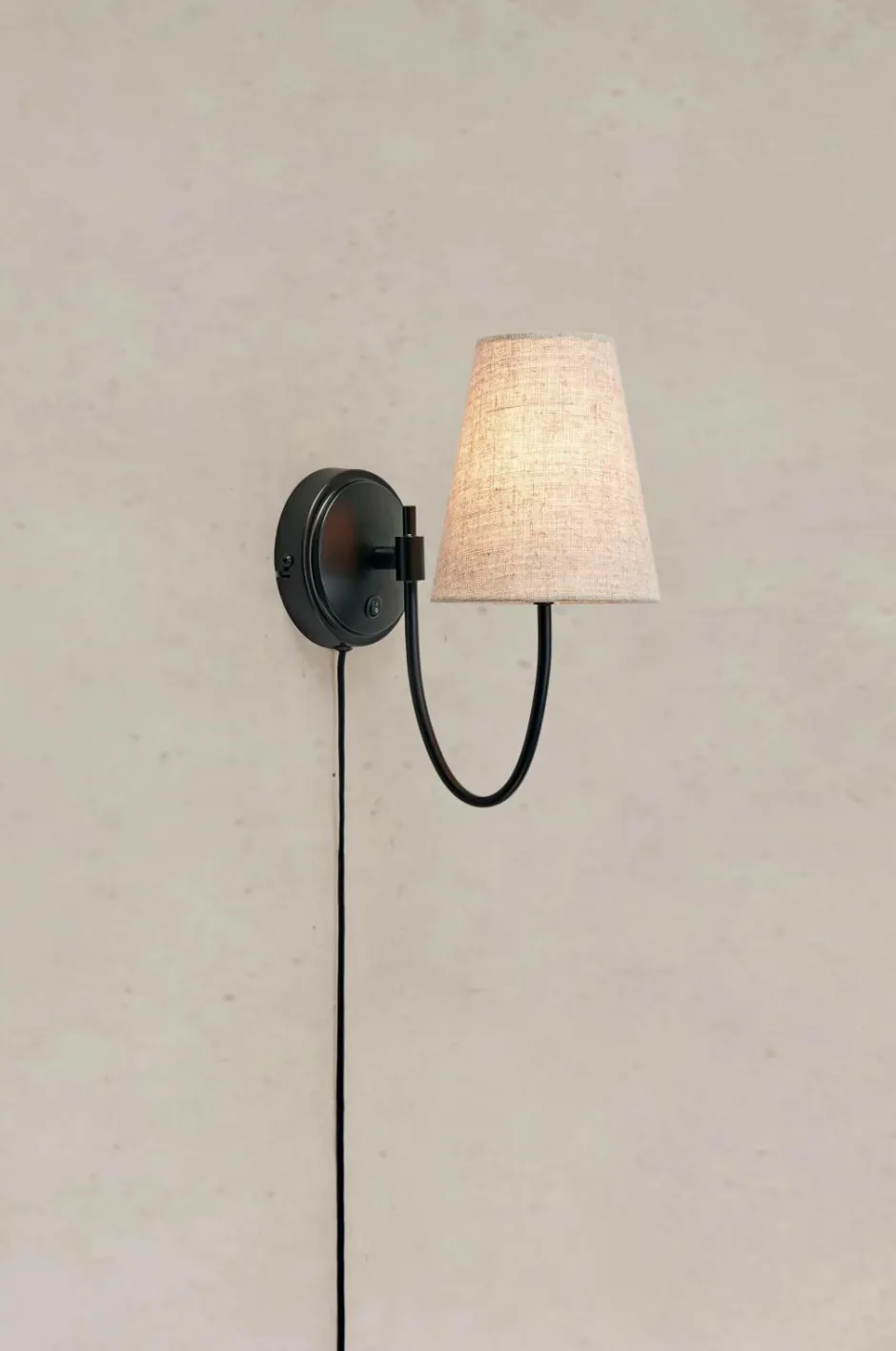 Best Markslöjd Væglampe Amar Beige/sort