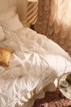 Sale Staycation Sengesæt Careful Line i bomuldspercale 2 eller 3 stykker Hvid